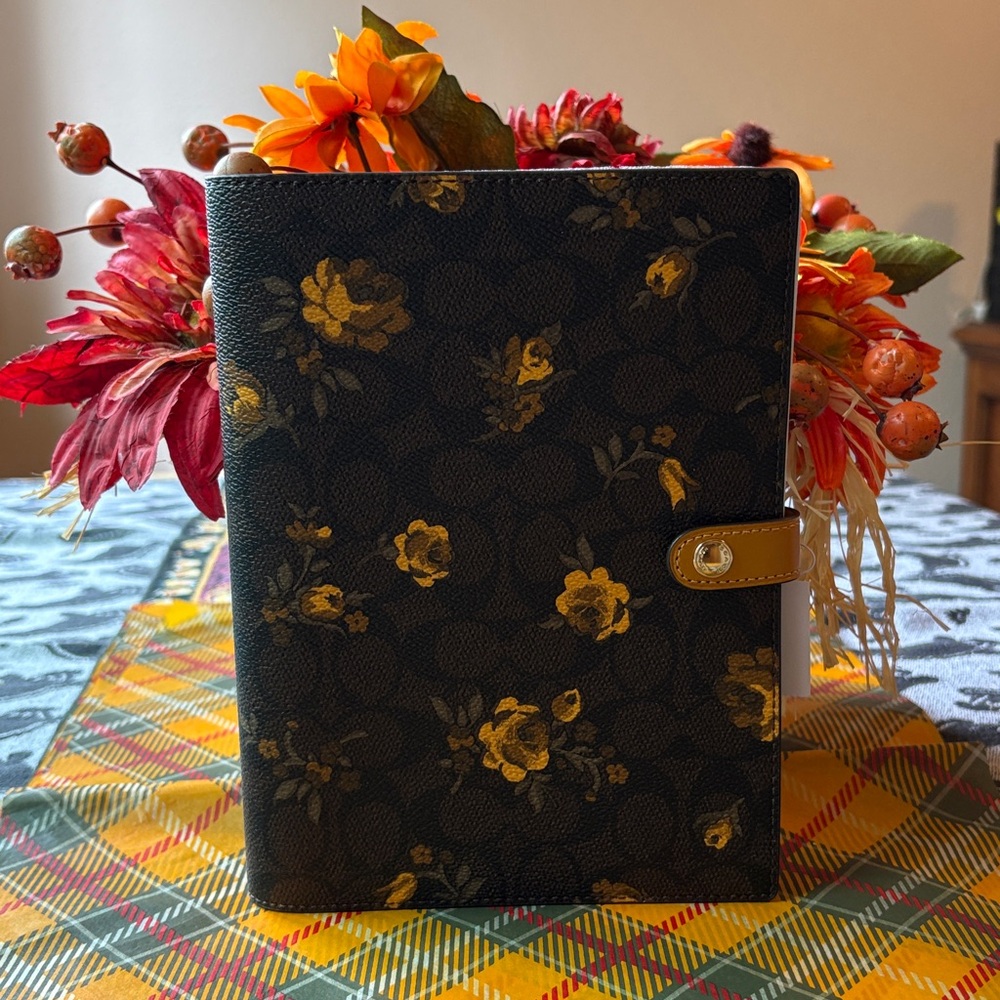 🍁🍂🍁 COACH NOTEBOOK IN SIGNATURE CANVAS WITH FLORAL PRINT 🍁🍂🍁 NWT 🍁🍂🍁